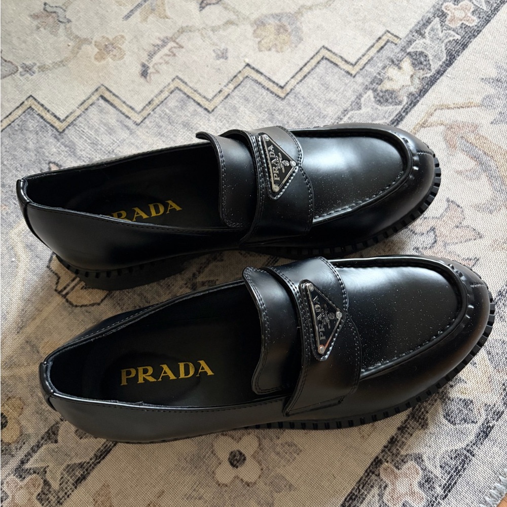 LIKE NEW Black Loafers